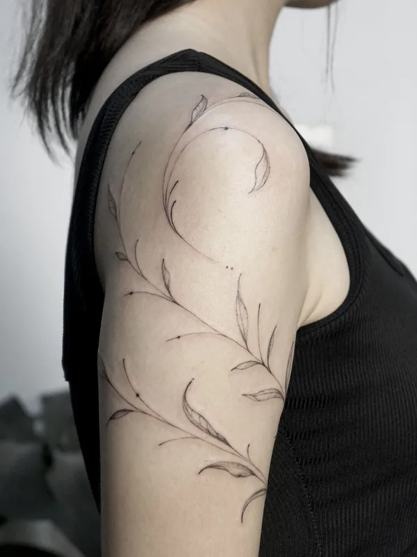 female black freehand 纹身 在 shoulder #103435 | 纹身师 Valeriia Radchenko