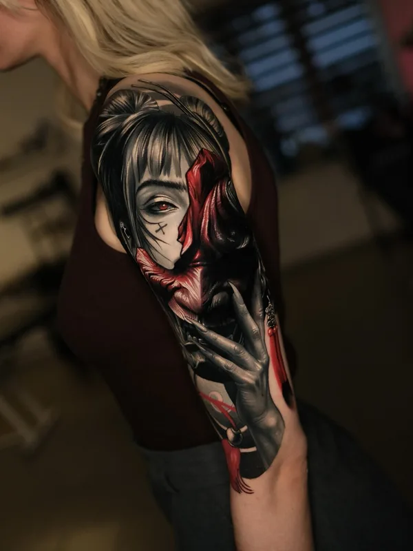 female blackandgrey realism tattoo auf shoulder #104389 | Tätowierer Armash