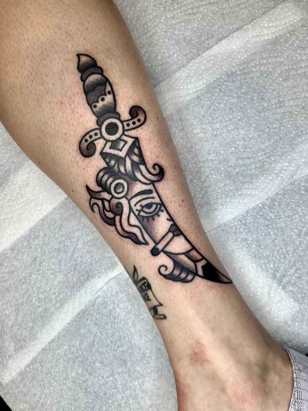black and grey traditional татуировка на calf #130524 | Тату мастер Abra Tattoo