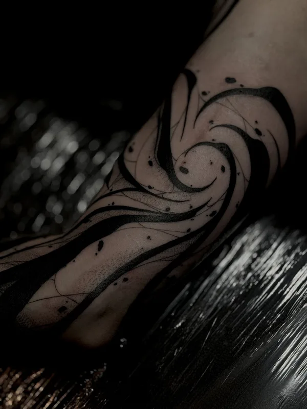 black blackwork tattoo auf forearm #98706 | Tätowierer Денис Норд