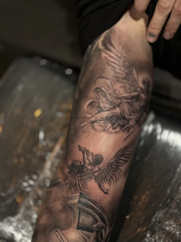 black and grey realism tattoo auf forearm #98708 | Tätowierer Денис Норд