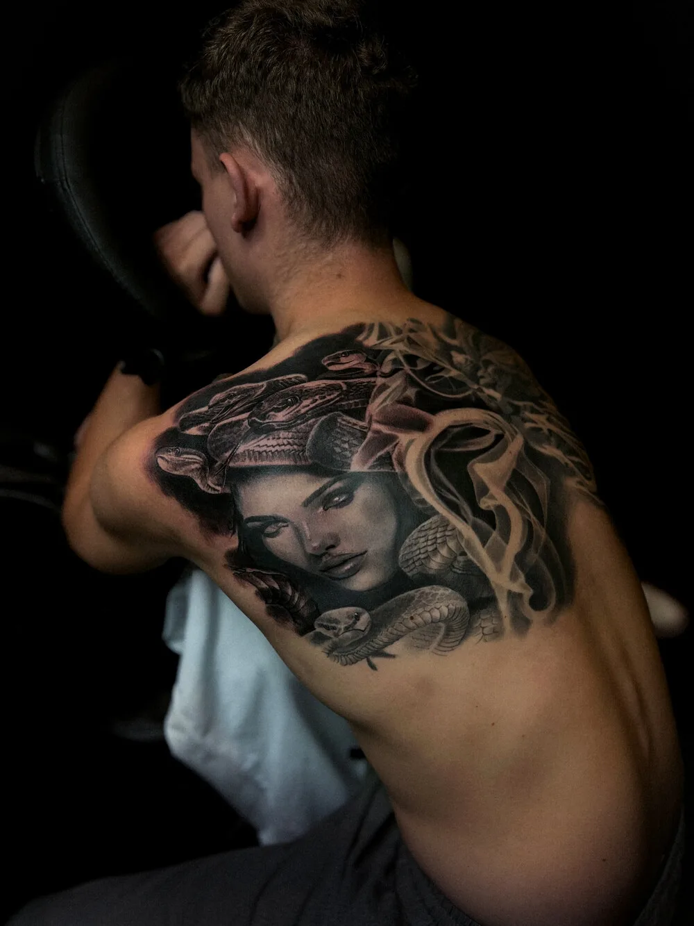 Weiche Schatten, starke Emotionen: Der Black and Grey Realismus von Oleksandr Rudenko - image 1