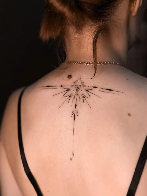 female black geometric татуировка на back #105684 | Тату мастер Анна Дубровина