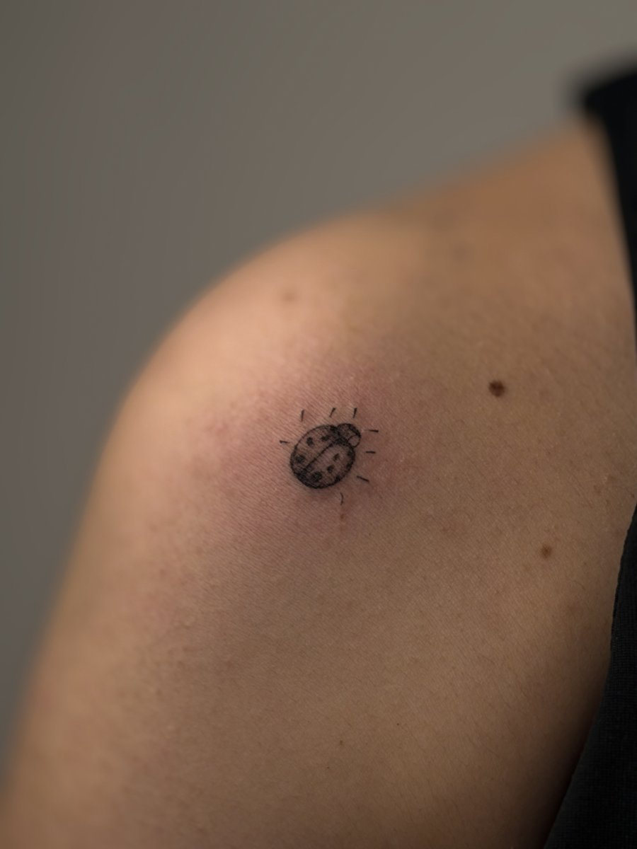 Minimalism tattoo by Anastasia Kulikova