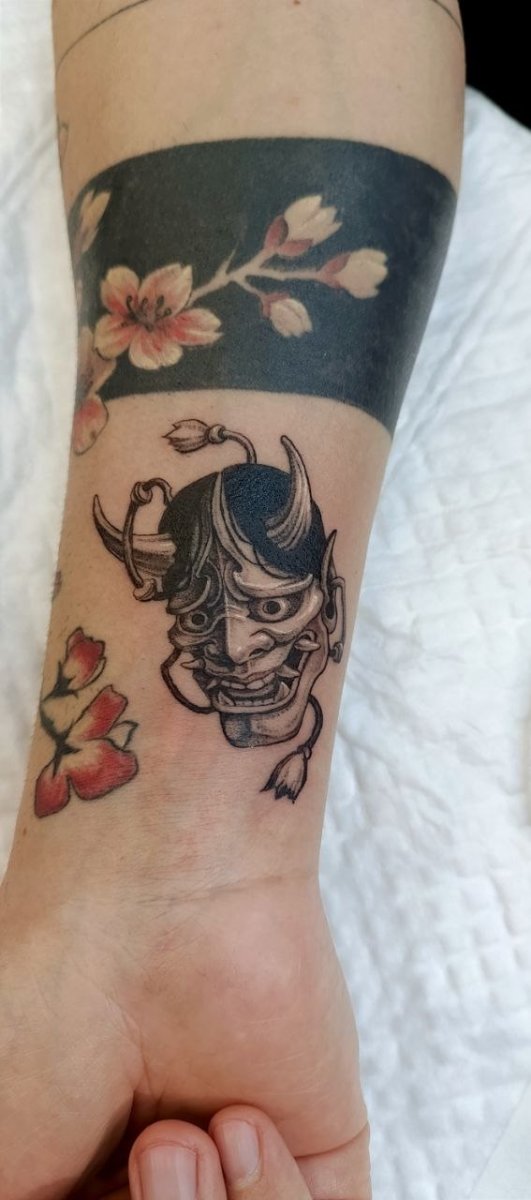 Японская Hannya mask, Cherry blossom tattoo на Inner wrist