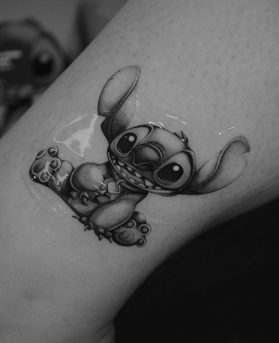 Micro Realism tattoo by Annettakras