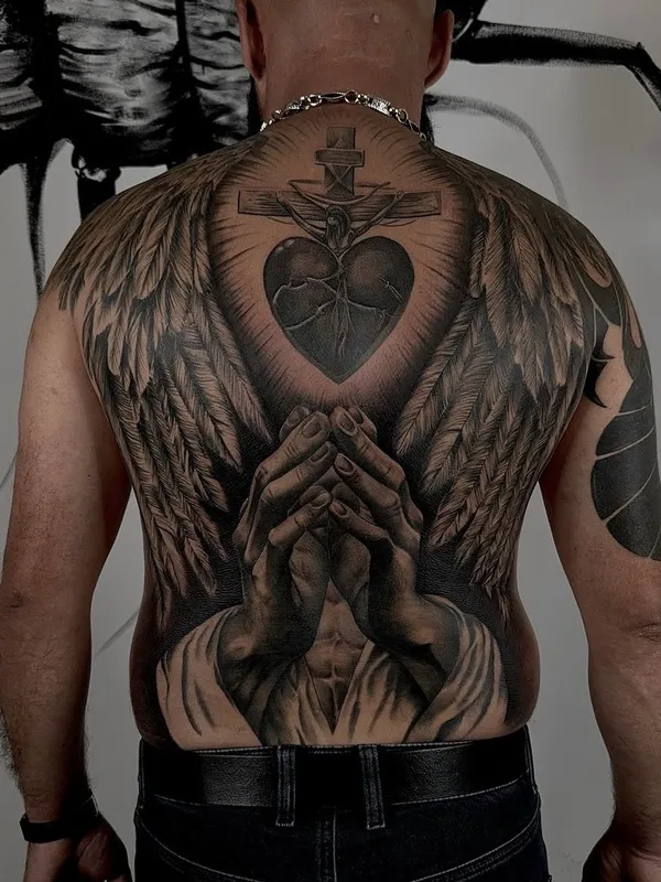 male black and grey black and grey tattoo auf full back #130409 | Tätowierer Ilya Raukuts