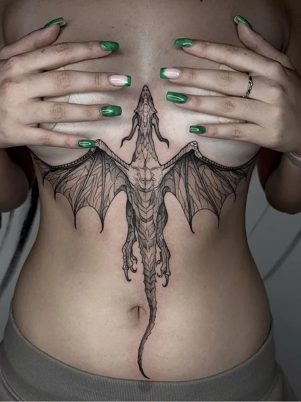female black and grey trash polka tattoo auf stomach #130415 | Tätowierer Ilya Raukuts