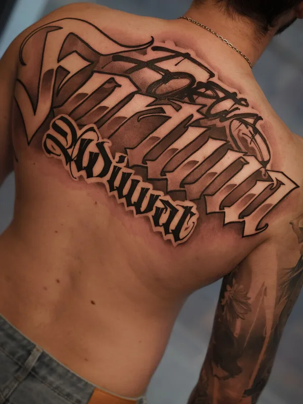 male black and grey lettering Tatuagem em upper back #98734 | Tatuador Кирилл Матусевич