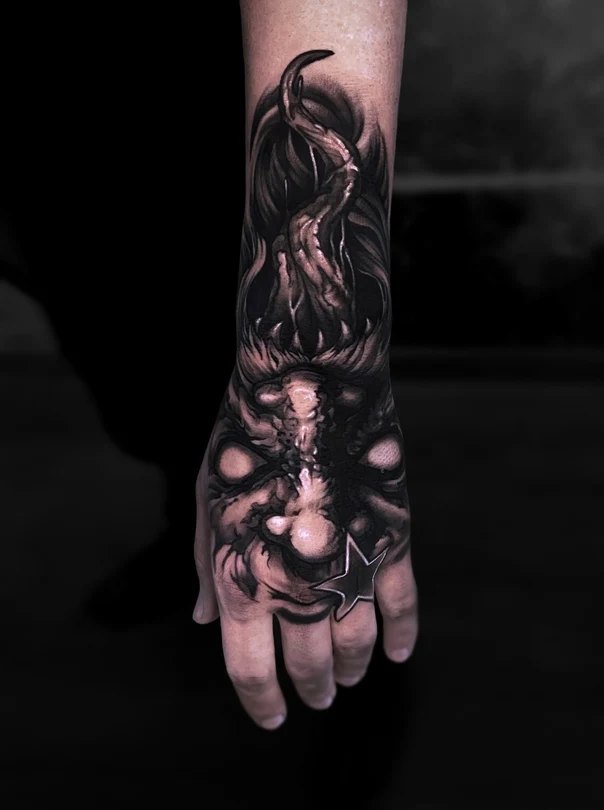 Блэкворк Abstract, Monster tattoo на Hand