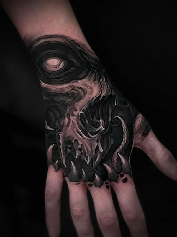 black and grey black and grey 타투 부위 hand #101180 | 타투이스트 Вадим Борисочкин