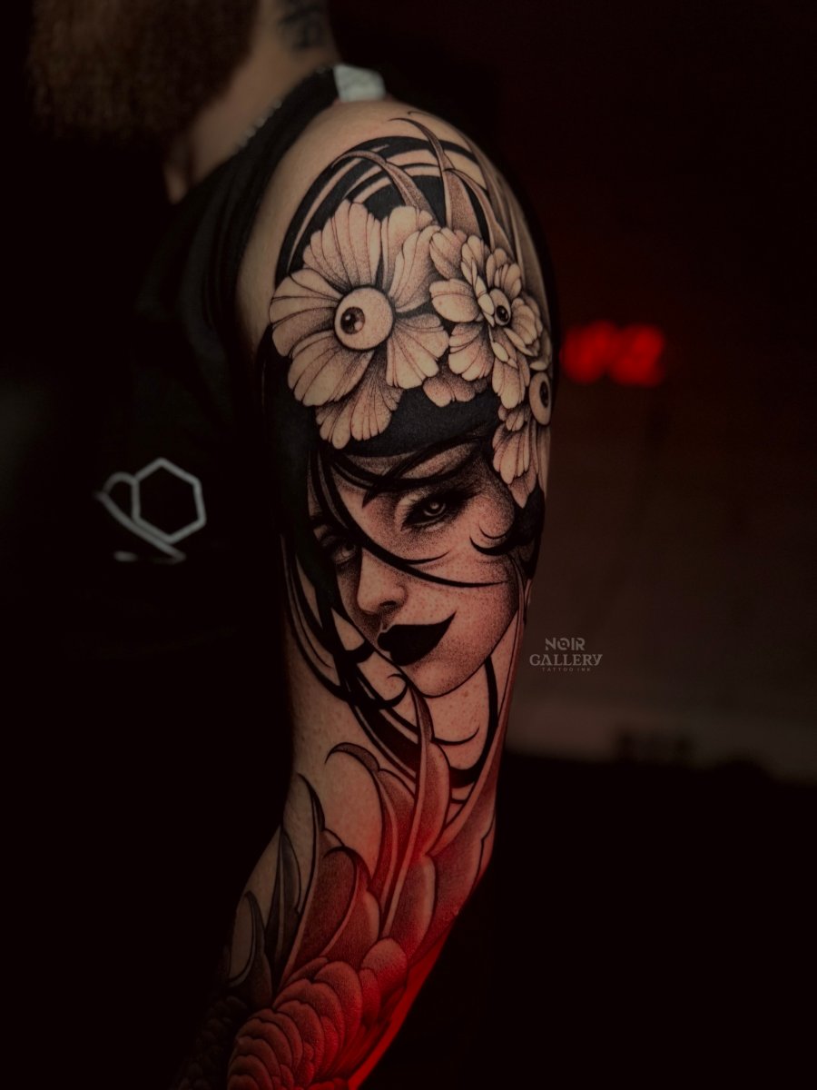 Black tattoo by Nastya Alistratova