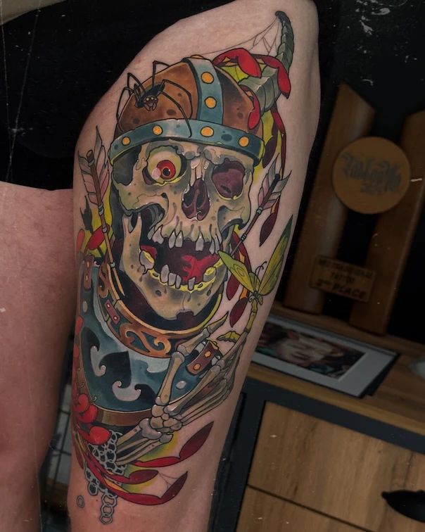 Neo-traditional Skull, Spider tattoo на Thigh