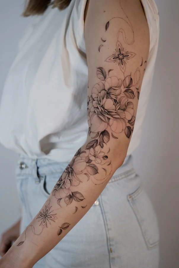 Файнлайн Flowers, Leaves tattoo на Предплечье