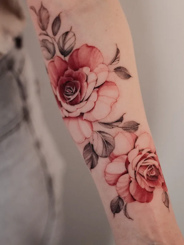 female color graphic tattoo auf forearm #94030 | Tätowierer Juliaavoo