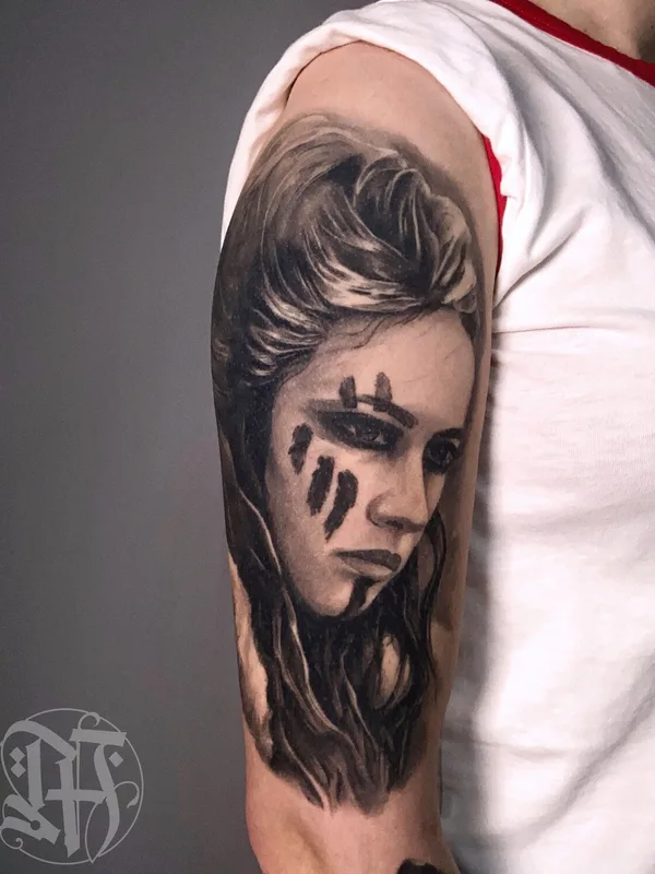 female black portrait 纹身 在 shoulder #93450 | 纹身师 Саша Мезо