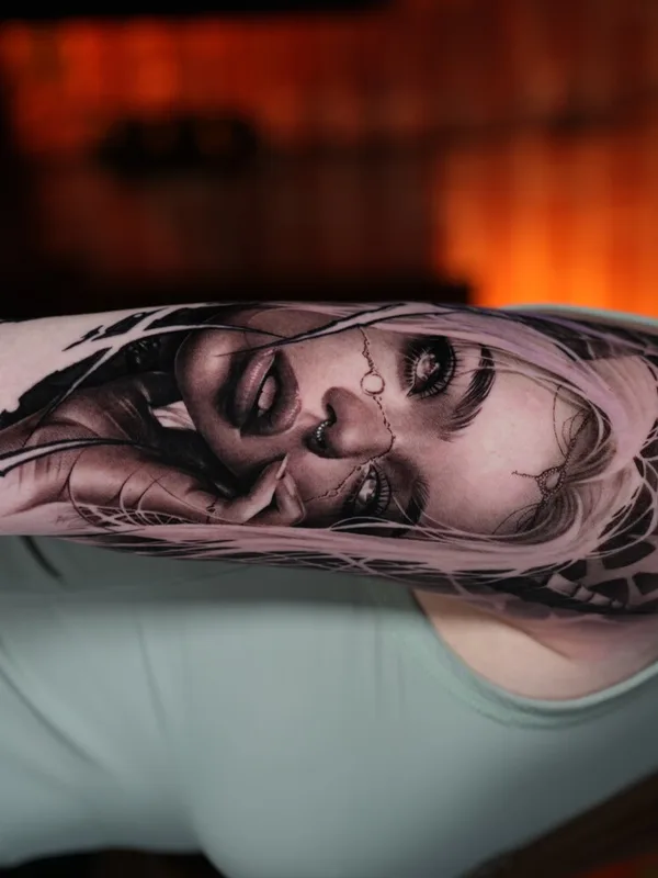 female black and grey realism tatouage sur full sleeve #99515 | Artiste tatoueur Василиса Леварт