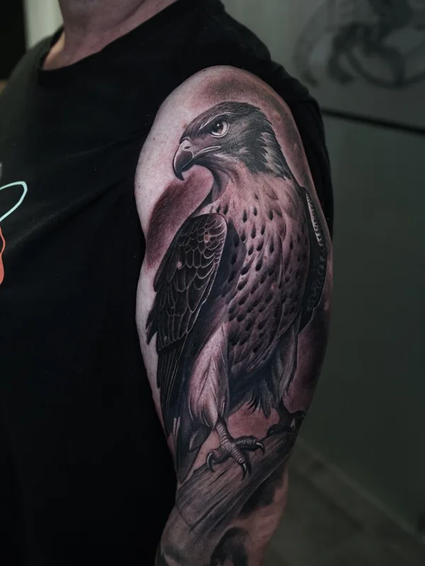 black and grey realism 纹身 在 shoulder #99236 | 纹身师 Gregory Pazdniakou