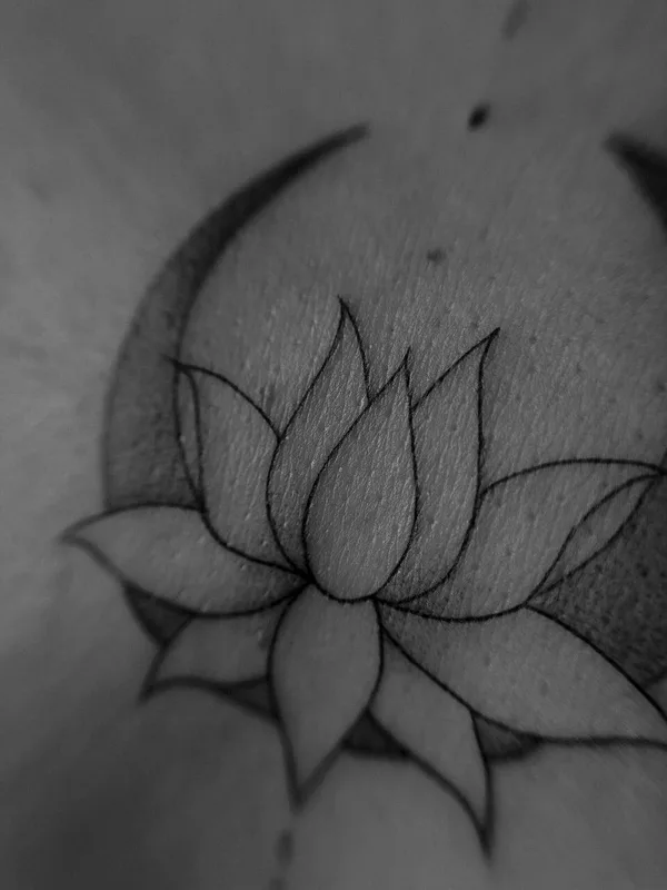 black and grey linework 纹身 在 chest #96874 | 纹身师 Лина Ермоленко