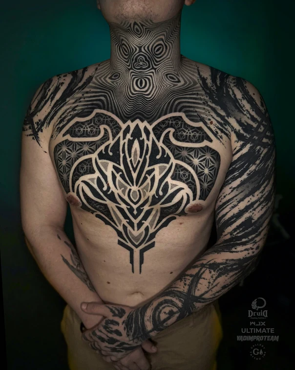 Блэкворк Geometric, Abstract tattoo на Грудь