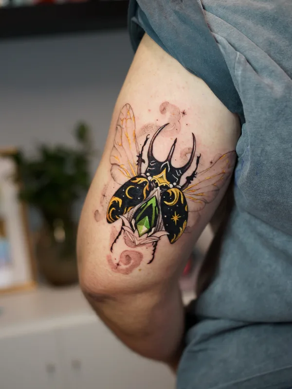 color illustrative tatouage sur bicep #99766 | Artiste tatoueur Mariia Bortn