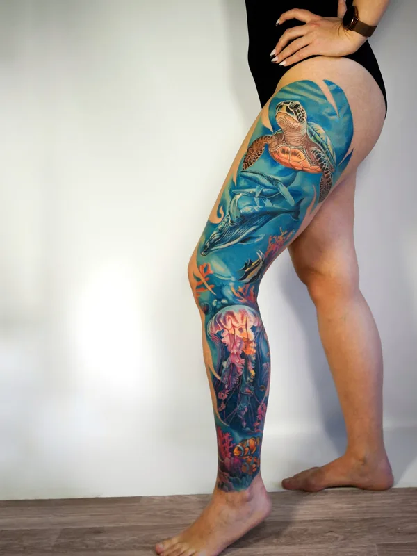 female color realism tatouage sur full leg #99767 | Artiste tatoueur Mariia Bortn