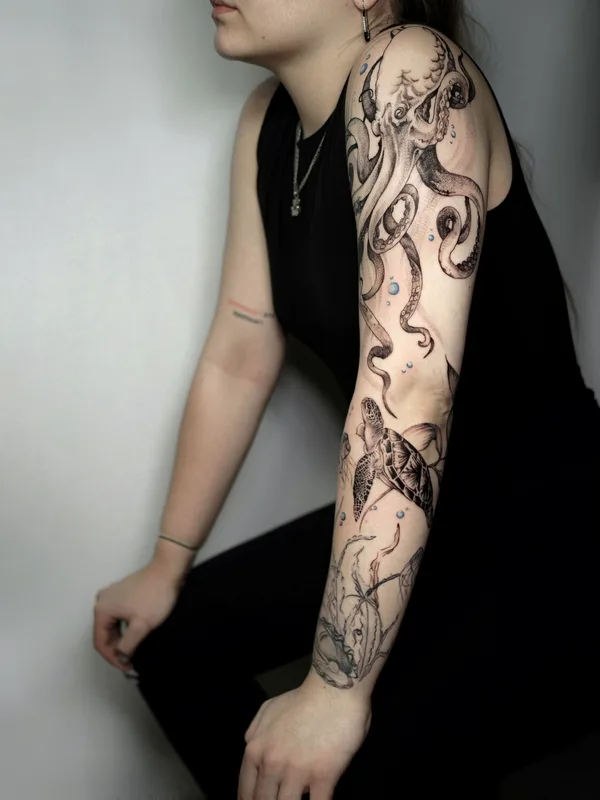 female black and grey black and grey tatouage sur full sleeve #99768 | Artiste tatoueur Mariia Bortn