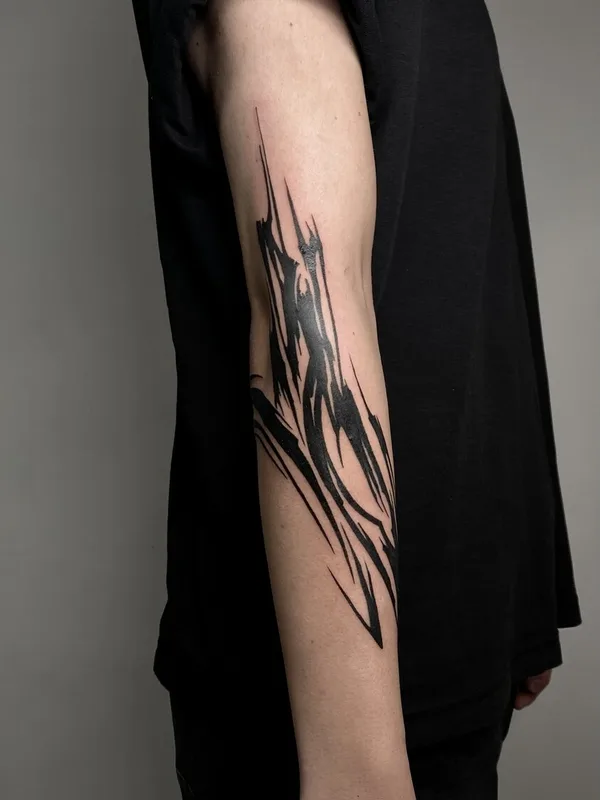 male black abstract 纹身 在 arm #99378 | 纹身师 Mariam Nepostaeva