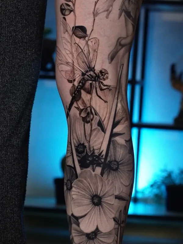 female black realism 纹身 在 leg #104443 | 纹身师 Nik Friday