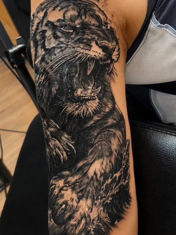 black and grey black and grey татуировка на upper arm #130338 | Тату мастер ERIC M.