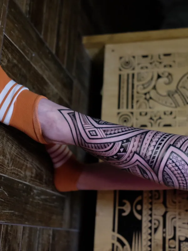 black tribal Tatuaggio su calf #96577 | Tatuatore максим кокин