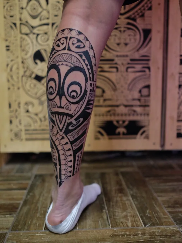 black tribal Tatuaggio su shin #96578 | Tatuatore максим кокин