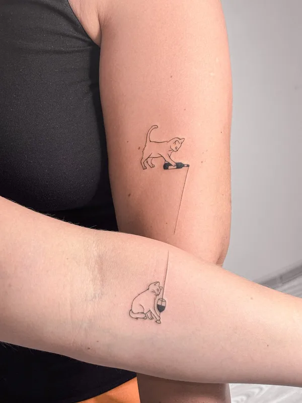 female black fineline tattoo auf upper arm #130541 | Tätowierer Anastasiia Sheremetova