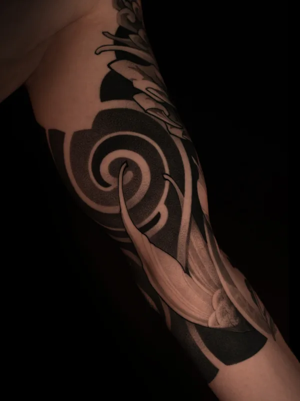 male black whipshading татуировка на sleeve #103409 | Тату мастер Данила Морозов