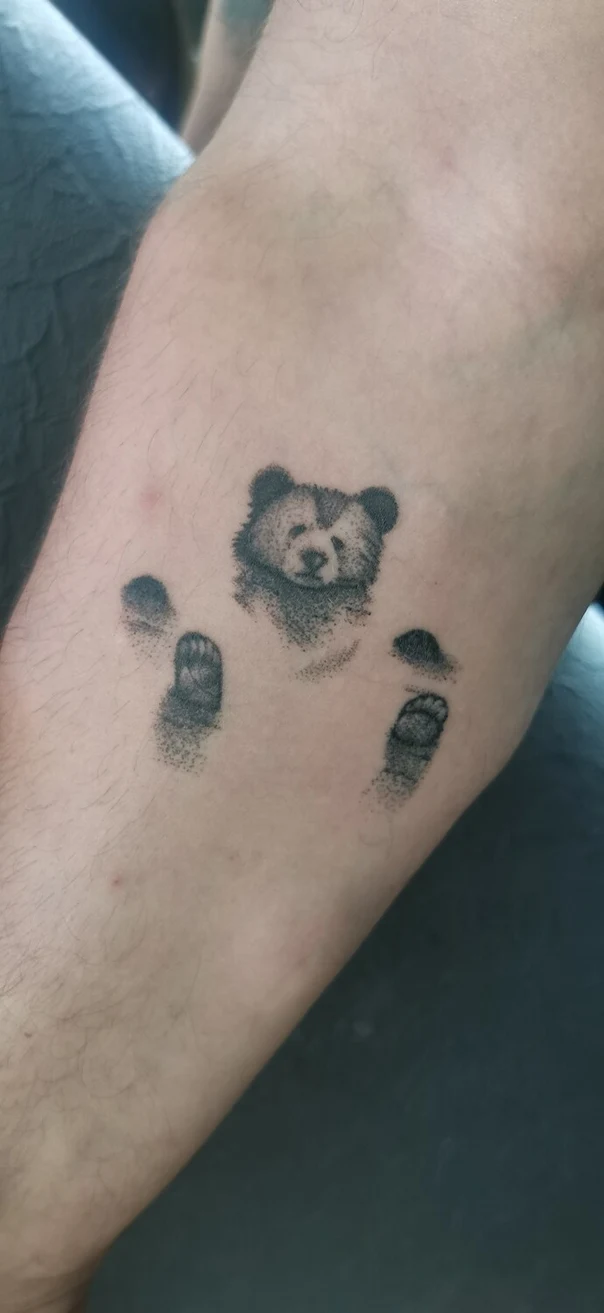Дотворк Bear tattoo на Предплечье