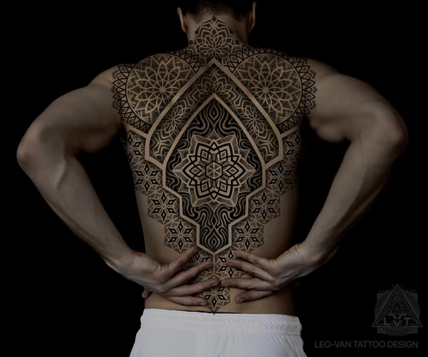 Mandala Mandala, Geometric tattoo на Спина (полная)