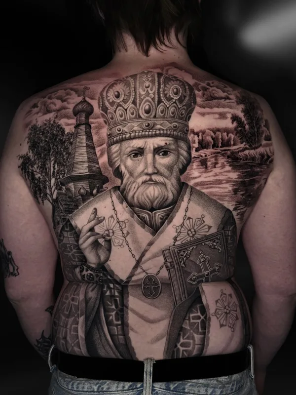 female black and grey realism tatouage sur full back #130535 | Artiste tatoueur Andrey Suhov