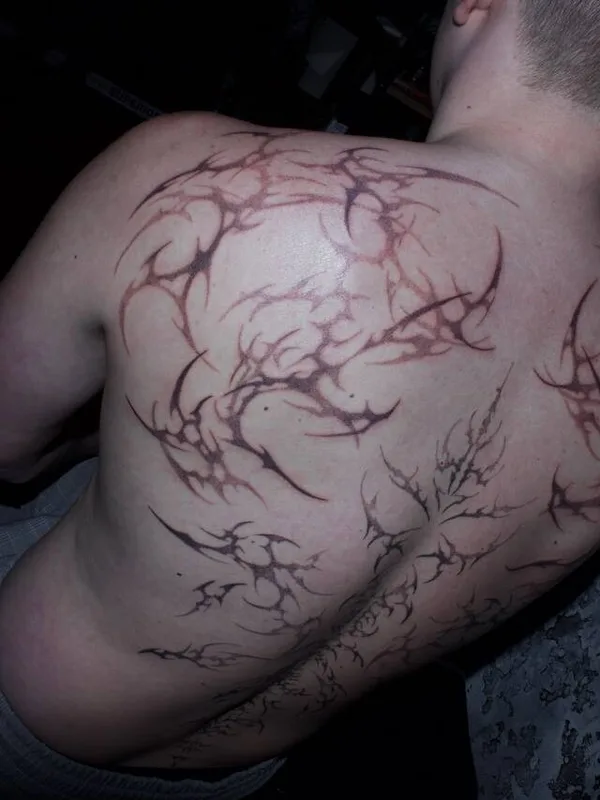 male black tribal tattoo auf back #93554 | Tätowierer unkovski