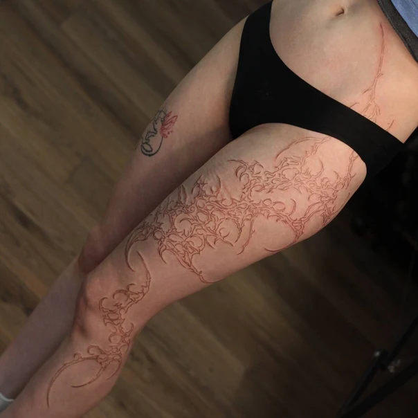 Лайнворк Organic, Abstract tattoo на Бедро