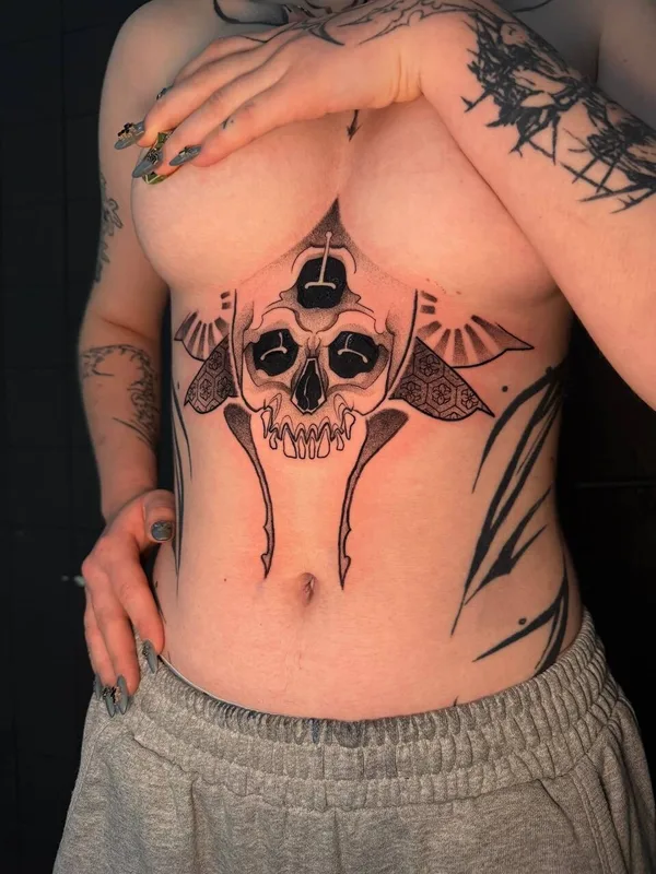 female blackandgrey graphic tattoo auf breast #97892 | Tätowierer Мателёнок Вячеслав
