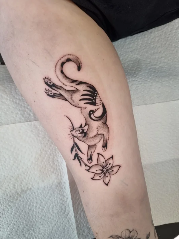 black and grey blackwork 纹身 在 forearm #92048 | 纹身师 Aivis Kleinhofs Prusis