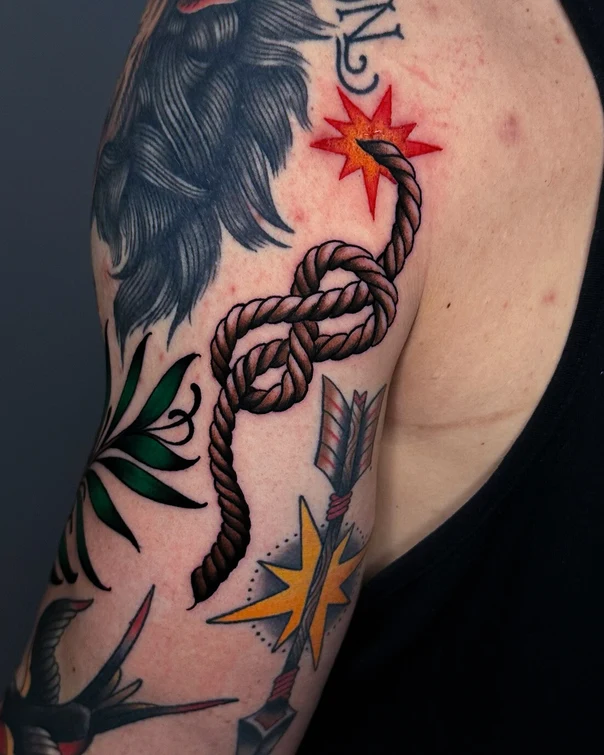 Традиционная Rope, Arrow tattoo на Плечо