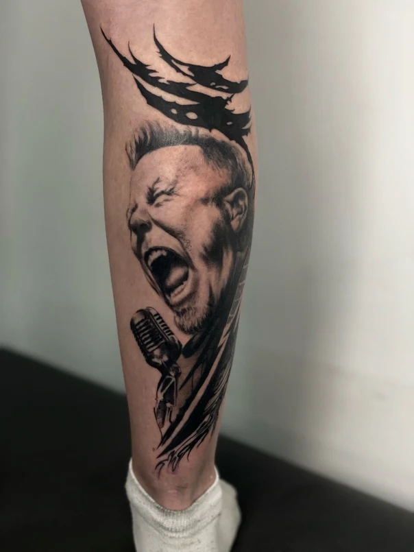 Реализм Portrait, Microphone tattoo на Икра