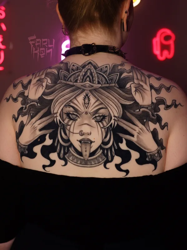 female black and grey blackwork Tatuaggio su upper back #100800 | Tatuatore Елена Farukon