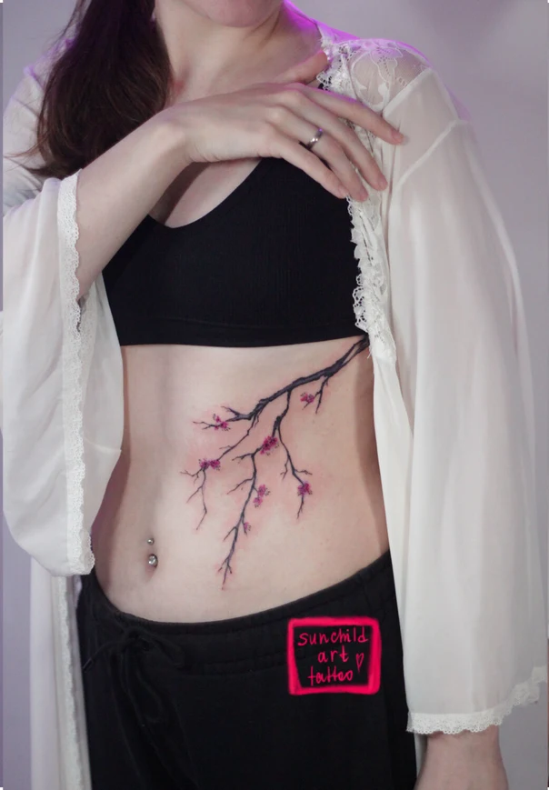 Ботаническая Cherry blossom, Branch tattoo на Рёбра