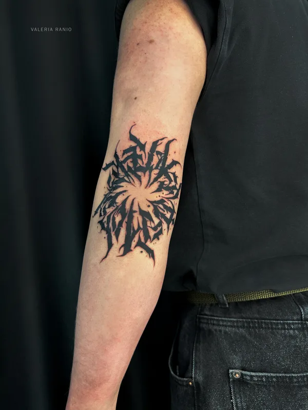 male black calligraphy Tatuagem em arm #99470 | Tatuador Валерия Ранио