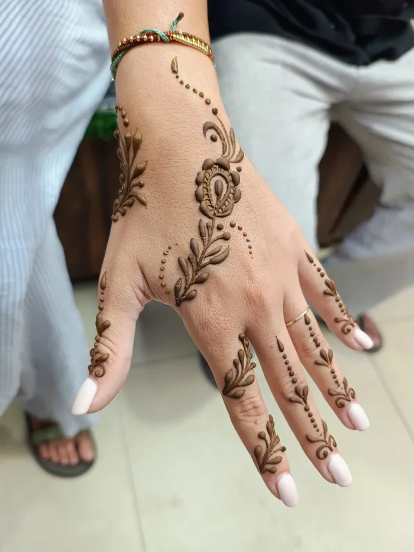 female black ornamental Tatuaggio su hand #93112 | Tatuatore Ajay yadav