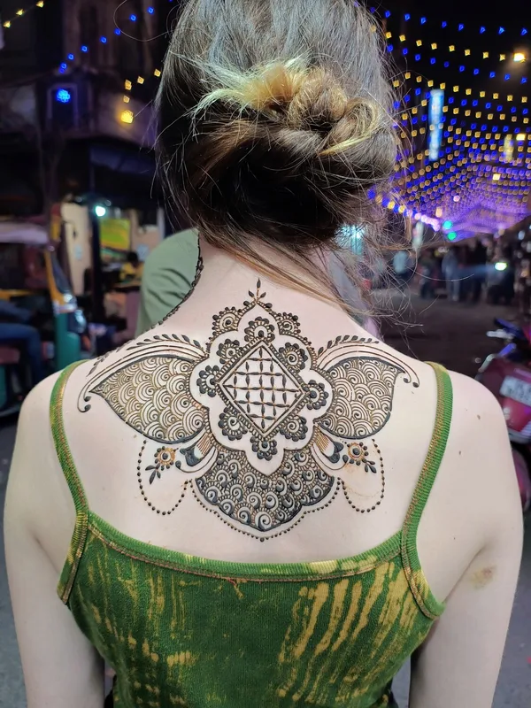 female black ornamental Tatuaggio su upper back #93119 | Tatuatore Ajay yadav
