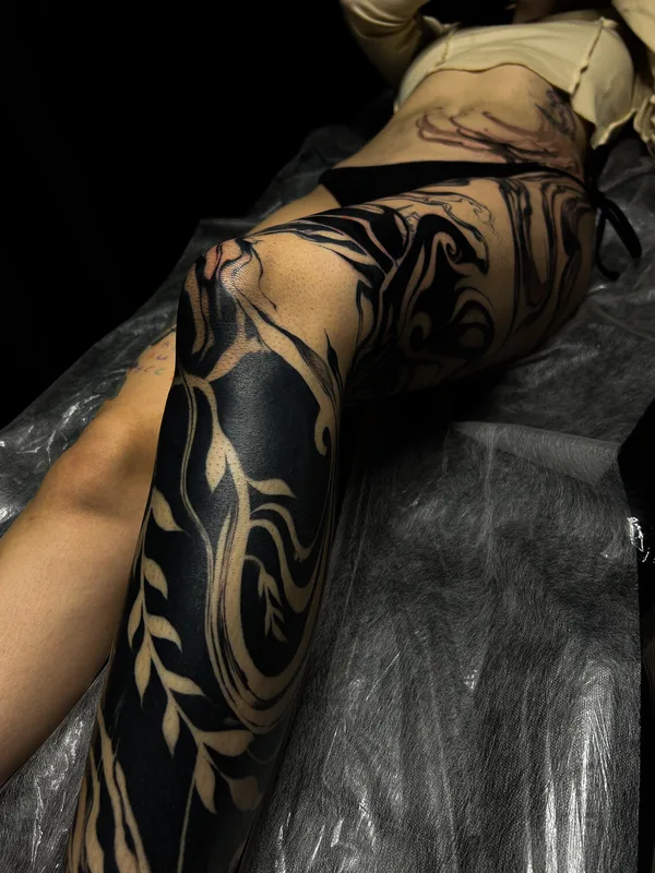 female black blackout татуировка на full leg #93091 | Тату мастер Androrose