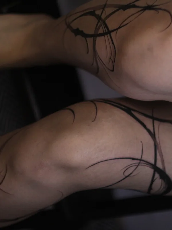 black abstract татуировка на thigh #94180 | Тату мастер Androrose